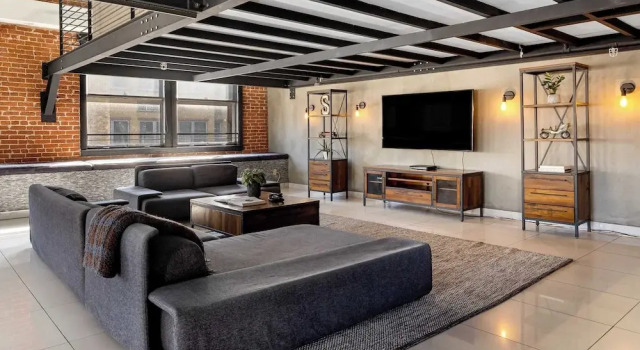 Коттедж Skyline Lofts by Avantstay: a Multi-level Industrial-chic Retreat in Dtla With Rooftop Views, Soaring Ceilings & Steps to Dining, Music & Culture