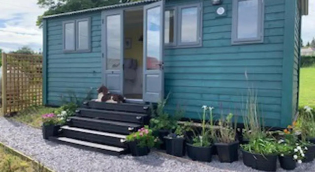 Коттедж Shepherds Hut With Hot Tub, North Wales, Anglesey