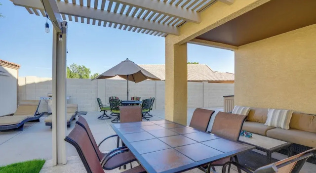1 Mi to Surprise Stadium! Home w/ Patio & Hot Tub, Foglalás Nyaraló Surprise Scottsdale