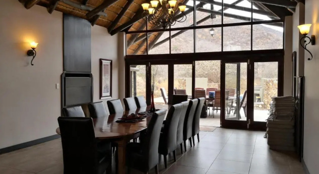 Люкс Morokolo Safari Lodge Self-catering