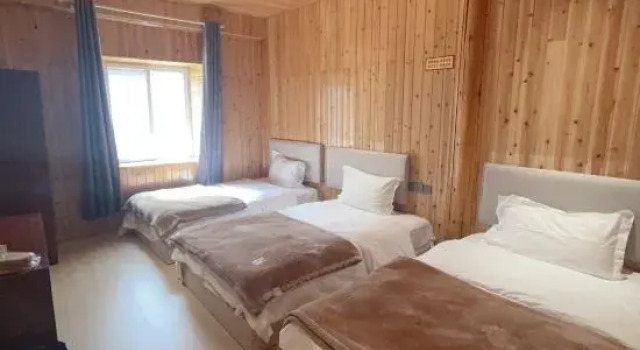 Кровать в общем номере (мужской номер) Yubeng impression boutique inn