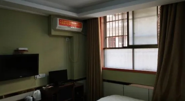 Трёхместный номер Standard Tai He HuaBao Hotel