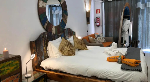 Surf Pod - Central Costa Teguise - 100m from beach, Prenota Hotel Hotel a Isole Canarie con parcheggio, Parcheggio