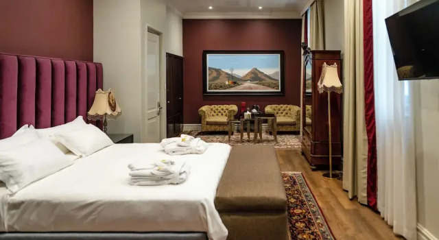 Номер Deluxe The Monarch Hotel