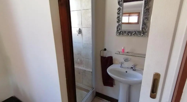 Люкс Deluxe Swiss Cottage Guest House