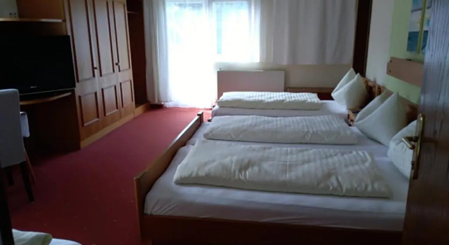 Четырёхместный номер Standard с балконом Hotel Wiesenhof