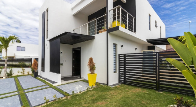 Modern 4-BR Villa in Gated Community, Prenota Villa Bávaro Punta Cana