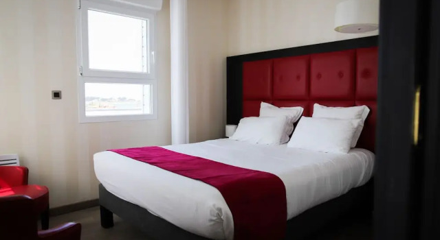 Семейный номер Standard Logis Hôtel Saint Guirec Et De La Plage