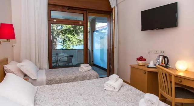 Трёхместный номер Standard с видом на озеро Hotel Chalet del Lago