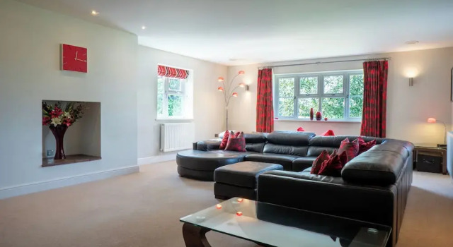 Коттедж Classic Superb 4BD Stay in Wyton and Houghton Village