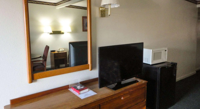 Четырёхместный номер Standard Budget Inn Franklinton
