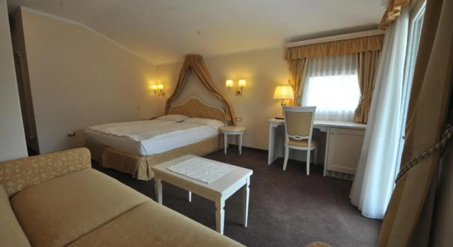 Полулюкс Parc Hotel Du Lac