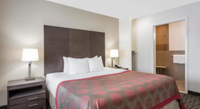 Номер Standard Ramada by Wyndham Monterey