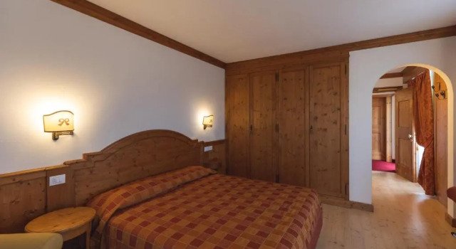Полулюкс Superior Hotel Europa Residence