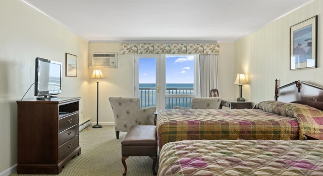 Четырёхместный номер Standard seafront The Sparhawk Oceanfront Resort