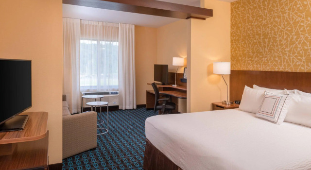 Двухместный люкс Fairfield Inn & Suites by Marriott Huntington