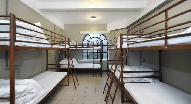 Кровать в общем номере с 3 комнатами Rest Up London