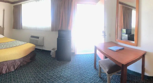 Lake Place Inn Lake Havasu City, Забронировать Отель Лейк-Хавасу-Сити штат Аризона, рядом с Grace Arts Live