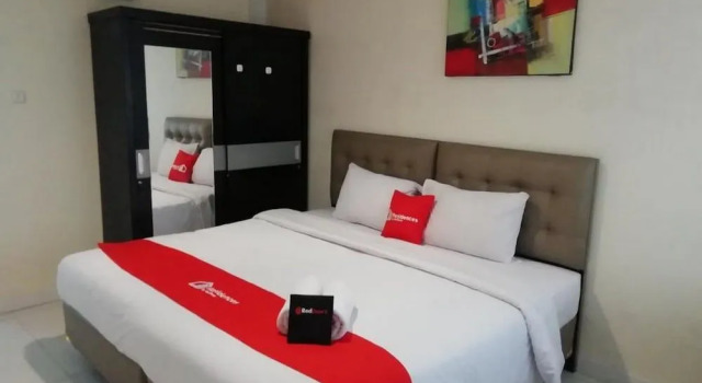 Residences by RedDoorz near Setiabudi One Mall, Забронировать Отель Сетиабуди Джакарта, рядом с Парк Таман Суропати