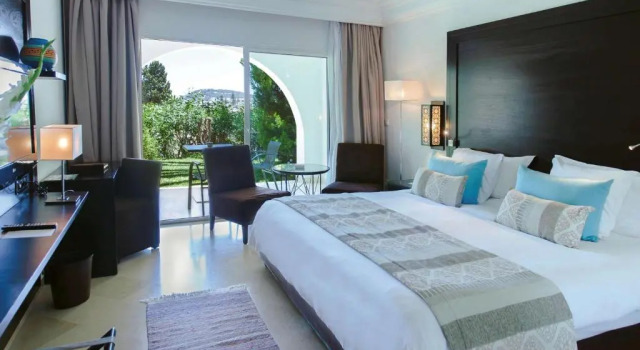 Двухместный номер Deluxe с видом на бассейн Mövenpick Hotel Gammarth Tunis