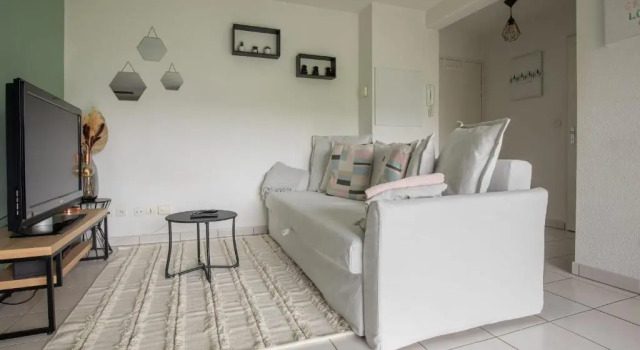 Modern 2-rooms in Bordeaux, Забронировать Отель Отели Бордо с парковкой, рядом с University of Bordeaux - Bastide Campus, Парковка