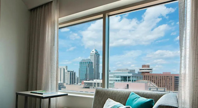 Номер Standard с красивым видом из окна Indianapolis Marriott Downtown