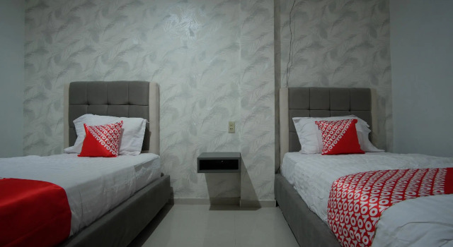 Двухместный люкс OYO 487 Gajah Mada Hotel
