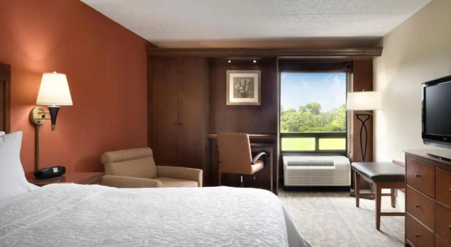 Студия Hampton Inn Cincinnati Kings Island