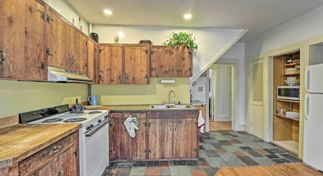 Апартаменты Apt on Vineyard Haven Near Nantucket Sound!