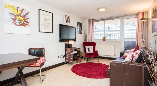 2 Bedroom Central London Apartment With Balcony, Varaa Huoneisto Asunnot kohteessa Merseyside, Huoneisto