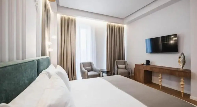 Люкс Superior с балконом Mae Select Hotel
