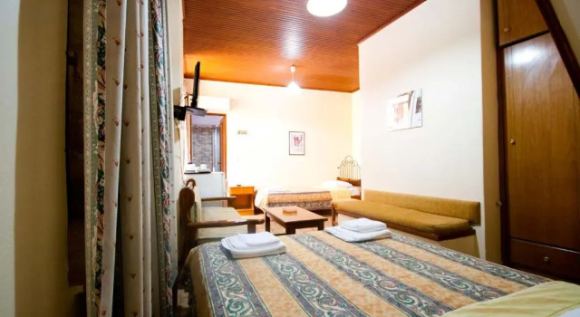 Трёхместный номер Standard Helena Hotel