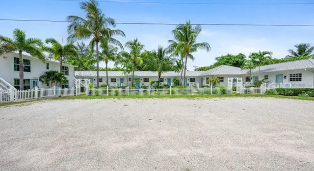 Студия 13 Queen Size Bedroom Near the Beach Pet Friendly