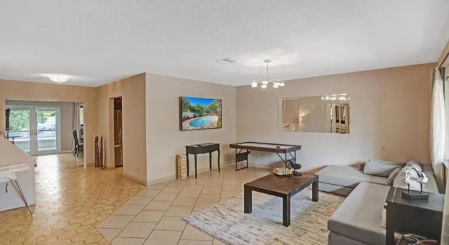 NEW Adorable Villa 7 min to Beach Trampoline, Rezervasyon Villa Deerfield Beach Florida