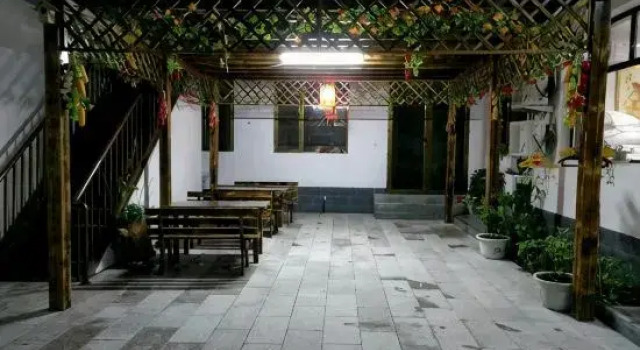 Kunlun Inn, Book Hotel Hoteller i Beijing Province med parkering, Parkering
