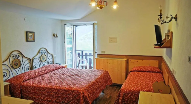Трёхместный номер Standard с балконом и с видом на озеро Lago Park Hotel