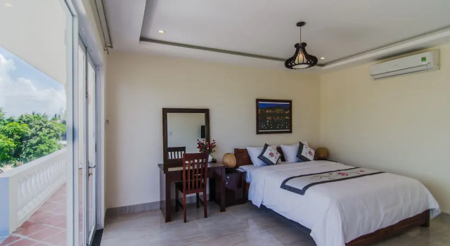 Двухместный номер Deluxe с балконом и с видом на реку The Moon River Homestay & Villa