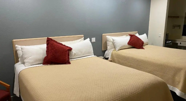 Четырёхместный номер Standard California Inn Hotel and Suites Adelanto US 395