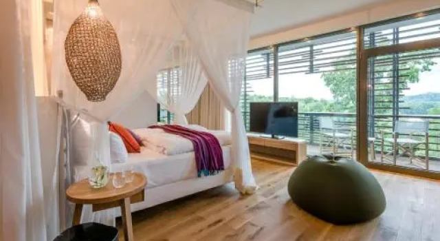 Seezeitlodge Hotel & Spa, Забронировать Курортный отель Нофельден земля Саар, рядом с Озеро Бошталь