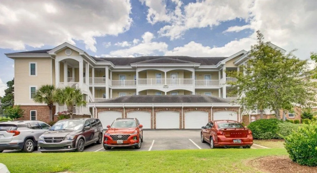 Myrtle Beach Myrtlewood Escape, Забронировать Апартаменты/квартира Отели Миртл-Бич с парковкой, рядом с PineHills Palmetto at Myrtlewood Golf Club, Парковка