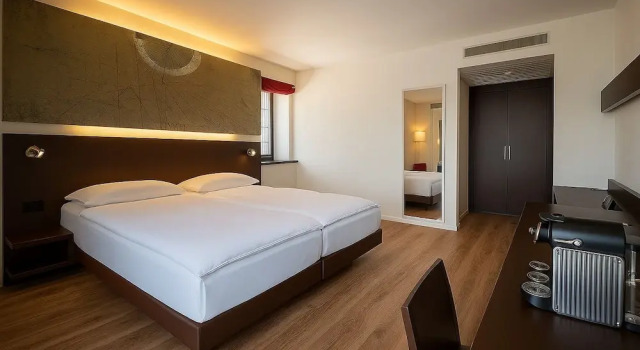 Двухместный номер Standard с балконом Hotel la Meridiana, Lake & SPA