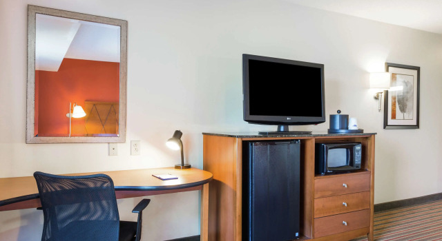 Hampton Inn Petersburg - Southpark Mall, Забронировать Отель Питерсберг Виргиния