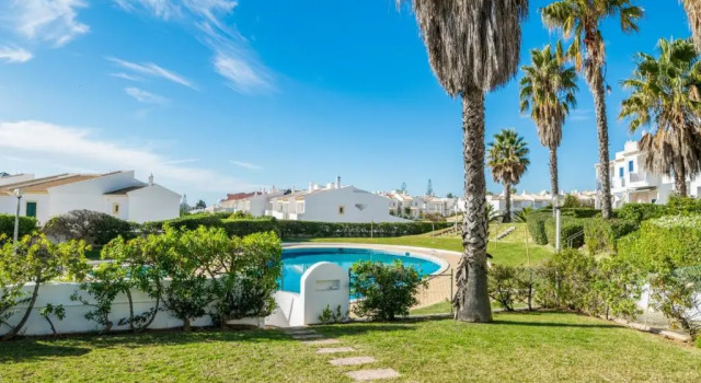 Апартаменты с 3 комнатами 3 bedroom apartment in Oura Albufeira with amazing pool at walking distance to beach, strip and old town, WIFI and AC, private condo