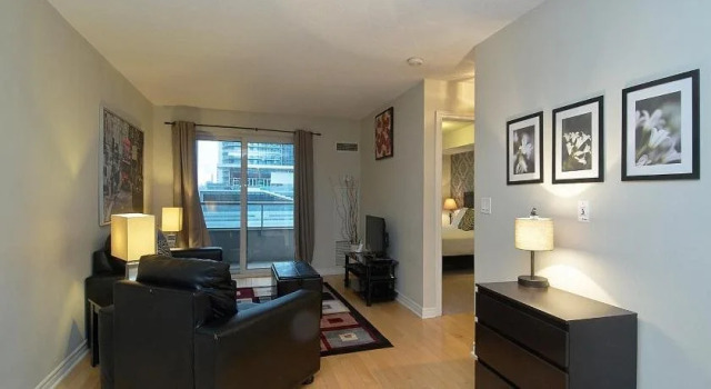 Royal Stays Suites - Blue Jays Way, Забронировать Отель Отели Торонто 3 звезды, рядом с Hudson's Bay Queen Street, 3*