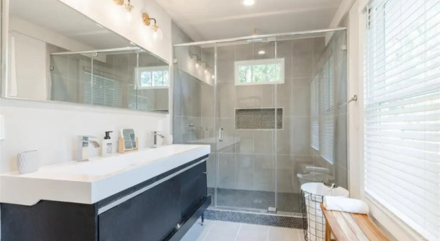 The Tired Travelers Club, 예약 호텔 그린빌 테네시