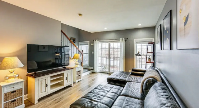 2 Mi to Market Sq! Row House w/ Dedicated Office