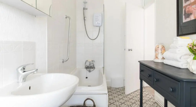 Апартаменты Tranquil Beachfront Beautiful 2-bed Apartment