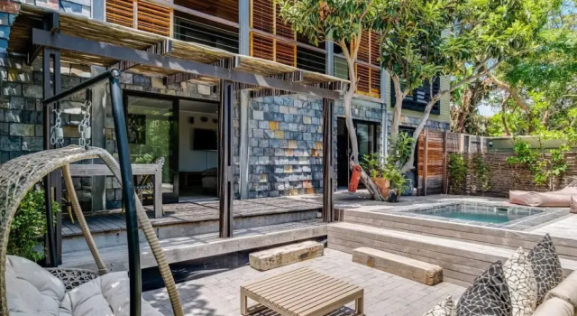 Апартаменты Lovely 1 Bedroom Apartment in Camps Bay