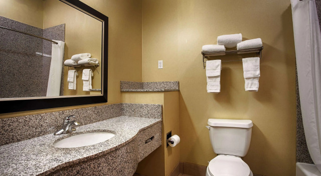 Четырёхместный номер Standard Best Western Plus Desoto Inn & Suites