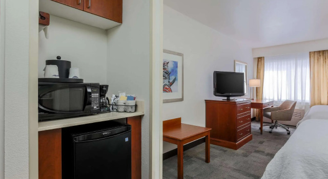 Четырёхместный номер Standard с видом на горы Hampton Inn Anchorage
